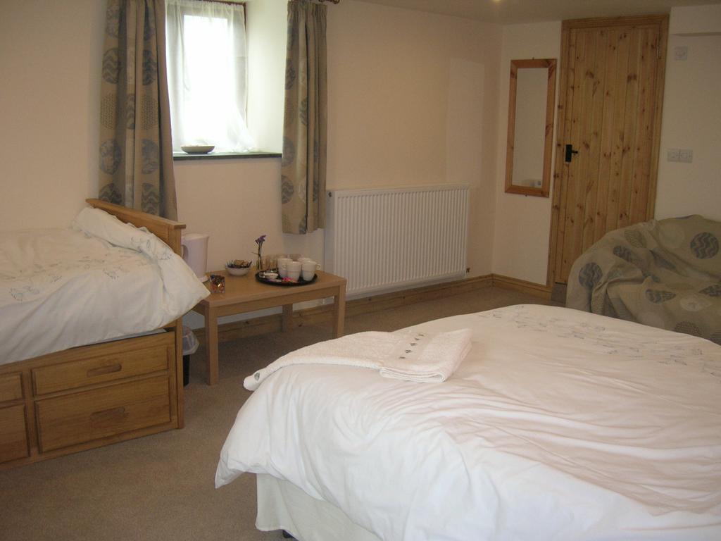 Polhilsa Farm Bed & Breakfast Callington Room photo