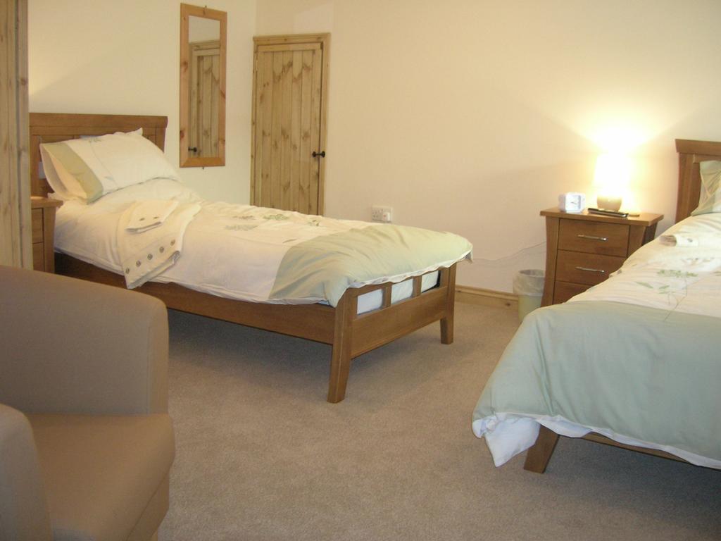 Polhilsa Farm Bed & Breakfast Callington Room photo